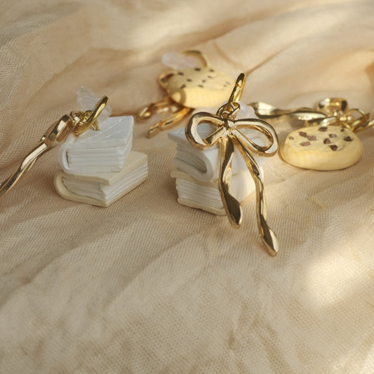 Bookish Charm (USB-C for Iphone, Ipad, & Kindle)